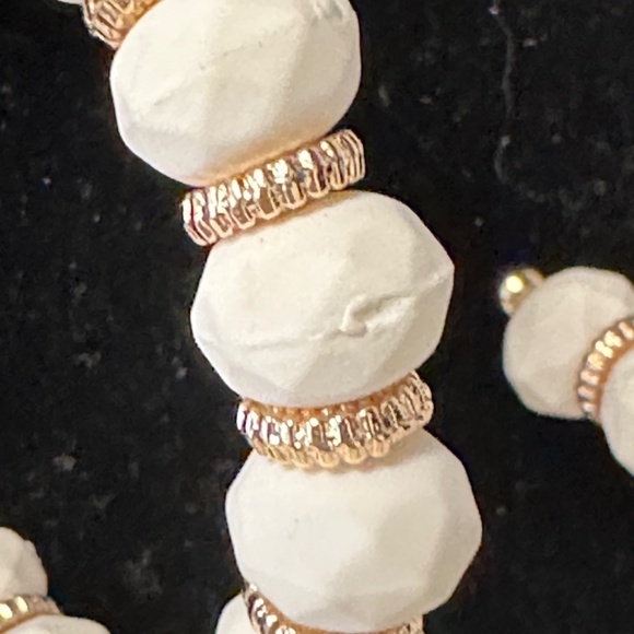 NWOT-White Hoop earrings‎ with Elegant Design - Picture 3 of 4